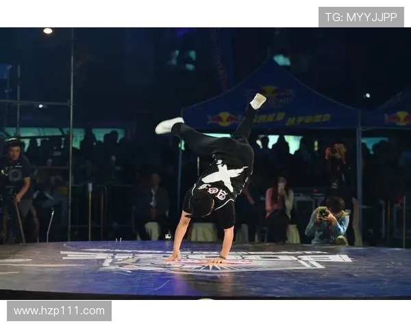 成都街舞队在攀岩联赛中的默契配合与精彩表现分析